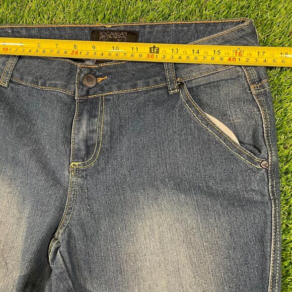 Rocawear Women's Blue and Navy Capri Jean Shorts (14) - Picture 5 of 8